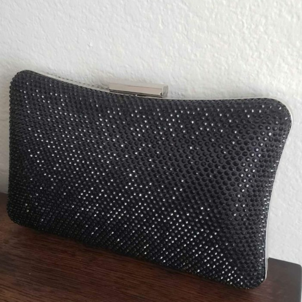 Badgley mischka cluch new without tag black.